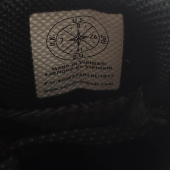 Athletic_Shoes